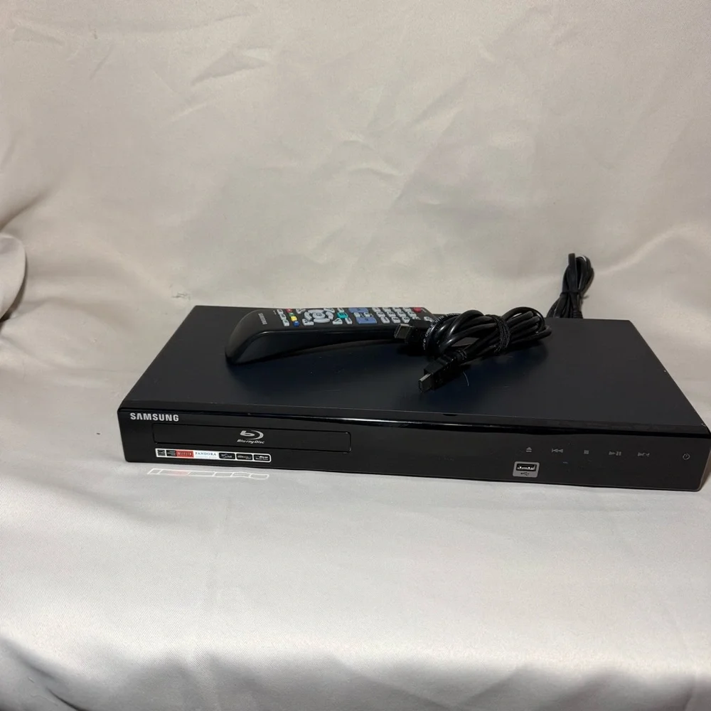 Samsung BD-P1590 Blu-ray DVD Player 1080p Steaming w/ Remote